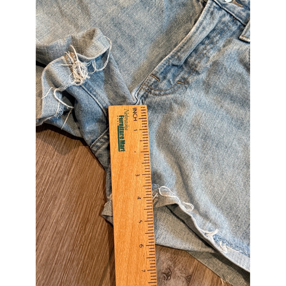 Lucky Brand Womens Distressed Denim Shorts Light Wash Raw Hem Size 6 28 Mid Rise - Picture 6 of 9